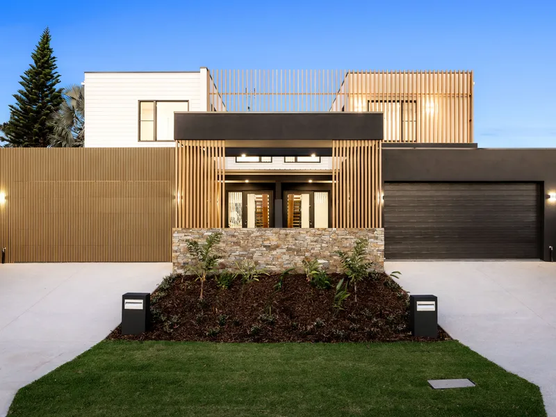 Contemporary Chic, Effortless Elegance!