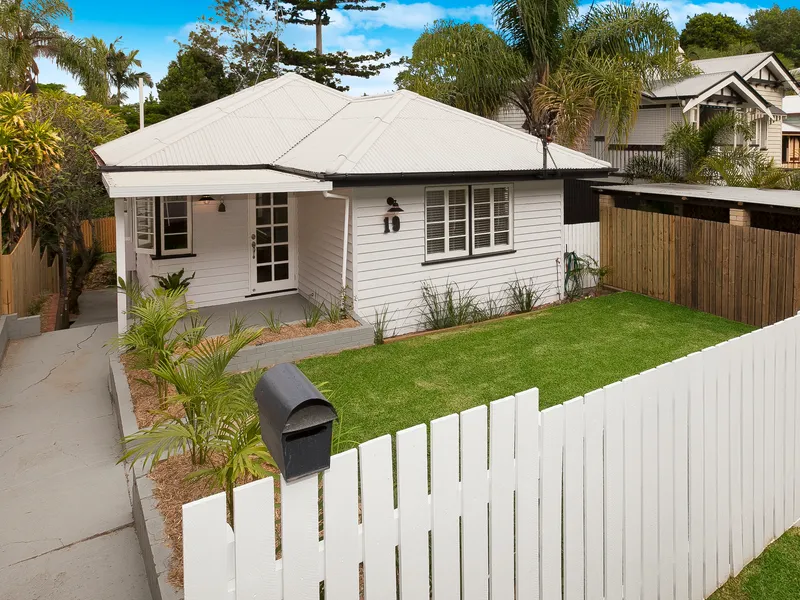 3 Bedroom Home In Paddington with Air Conditioner!