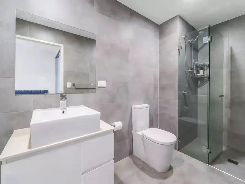 Luxury 3 Beds plus 2 car spaces in Homebush