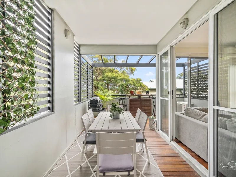 EXPANSIVE TOWNHOUSE WITH 5 BEDROOMS AND SPECTACULAR CITY VIEWS