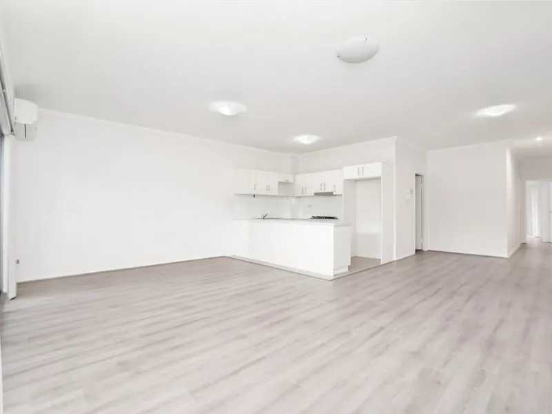 Spacious 2 bed apartment with one balcony and one courtyard