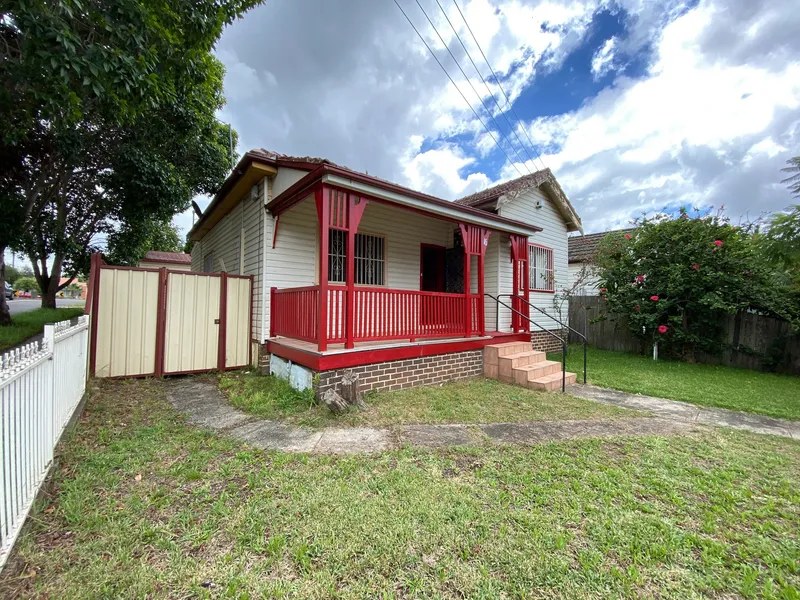 Freshly Renovated Quiet Street 3-Bedroom House for Lease!