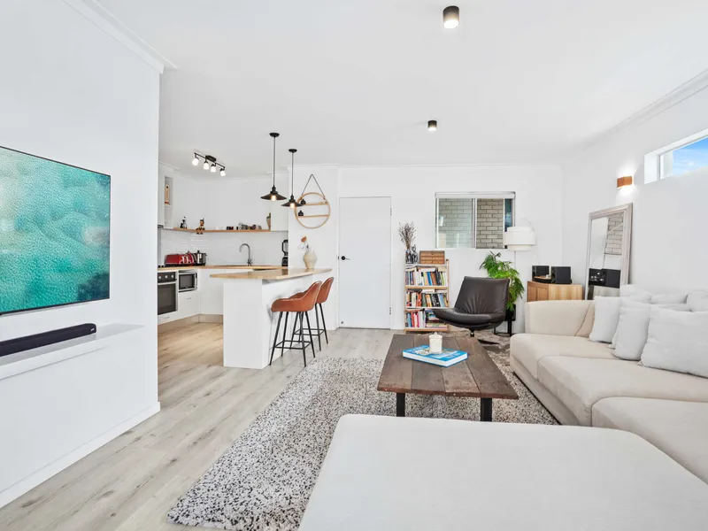 Walking Distance To The Beach and James Street