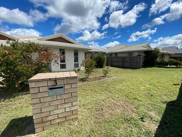 FOUR BEDROOM HOME WITH SPACIOUS LIVING AREA & AIR CONDITIONING