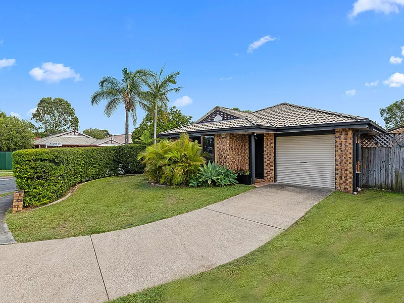 RENOVATED FAMILY HOME ON 496M2 CORNER BLOCK