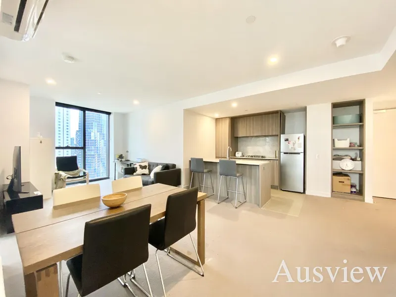 Beautifully Furnished Large 2B2B with Great Views! Steps from City Centre, Close to Mel Uni & RMIT