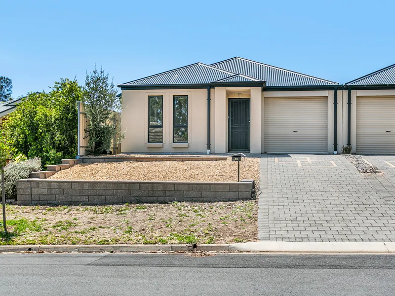 Open Planned Entertainer's Delight