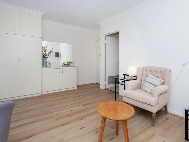 ONE BEDROOM APARTMENT