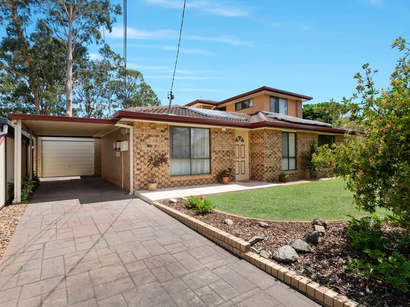 Fantastic value 5 bedroom beautifully presented, Awesome position!