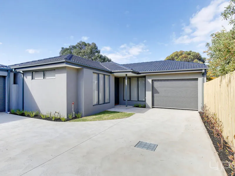 WALKING DISTANCE TO WERRIBEE'S CBD!!