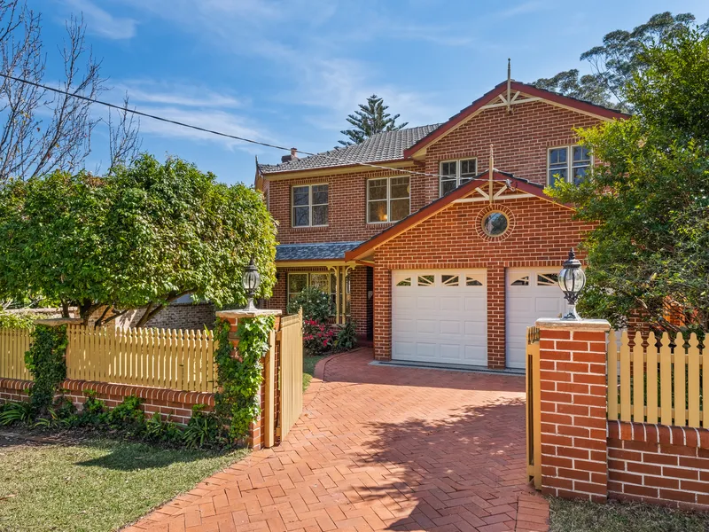 Masterpiece of space and immaculate elegance in blue-ribbon setting