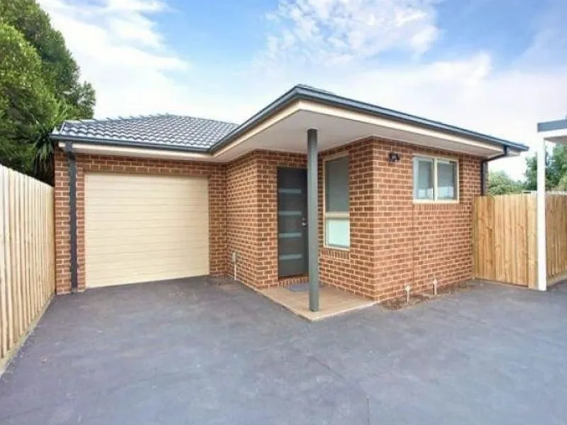 2 Bed Unit in Central Sunshine for Rent