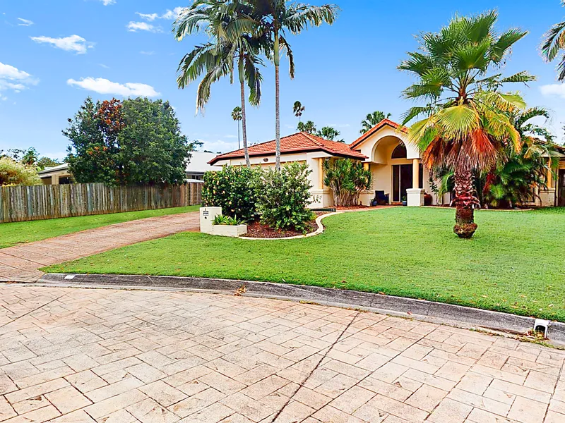 Parklands Home With Large Living Spaces For All the Family