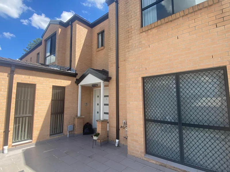 3 bedroom Townhouse with Double Garage and location is a BONUS!