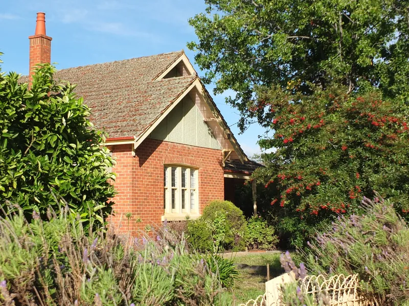 BUILT FOR THE BANK MANAGER c.1920 :  2800m2 (approx)