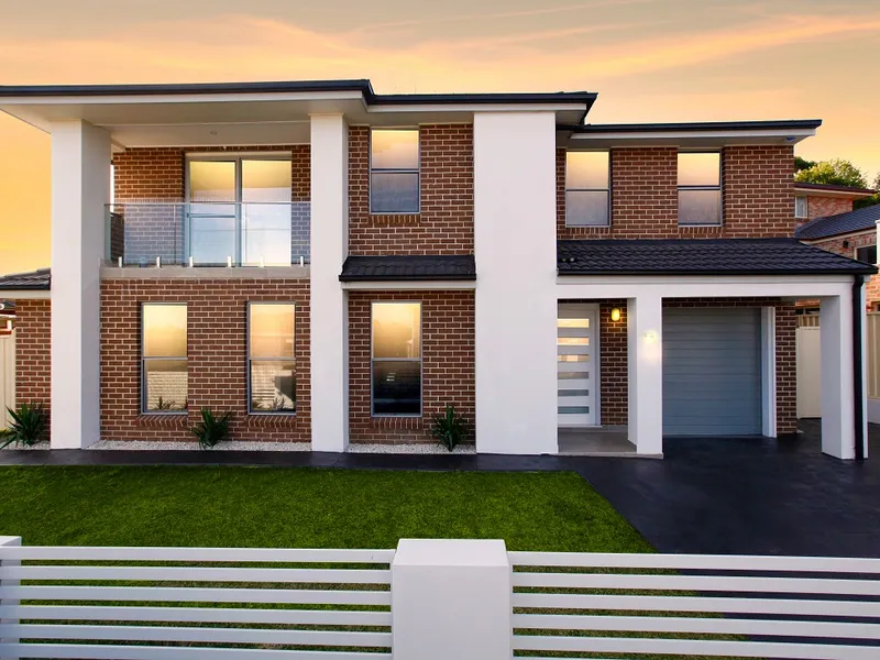 7 Minute Walk to Train Station