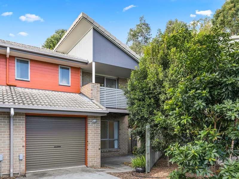 This quiet and leafy resort-like complex offers the opportunity to secure a well-appointed, stylish townhouse in a superb position!