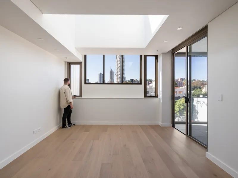Contemporary home / modern building / edge of CBD