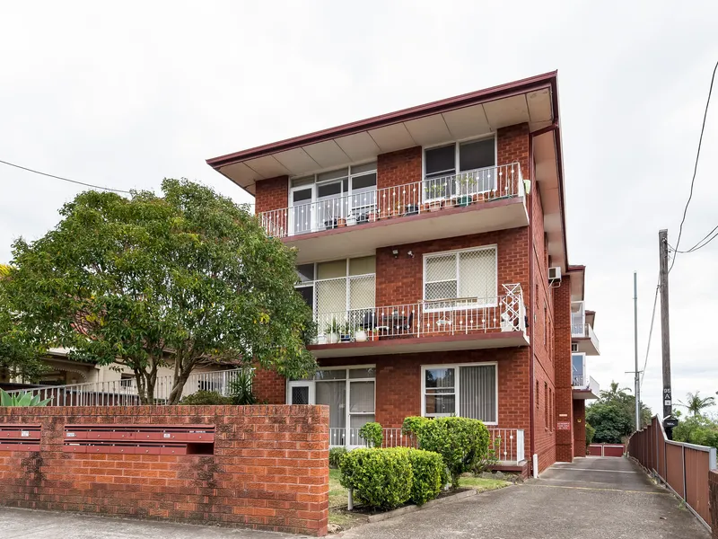 Spacious one-bedder with river proximity