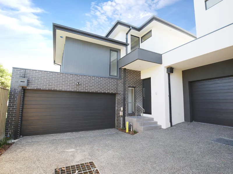 Stunning Executive Home in Premier Location!