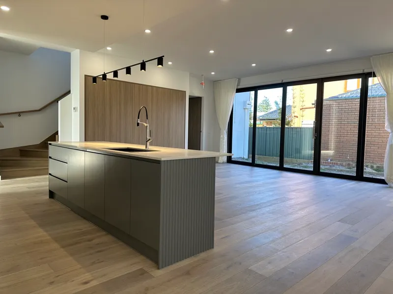 New, Spacious & A Short Walk To Black Rock Village