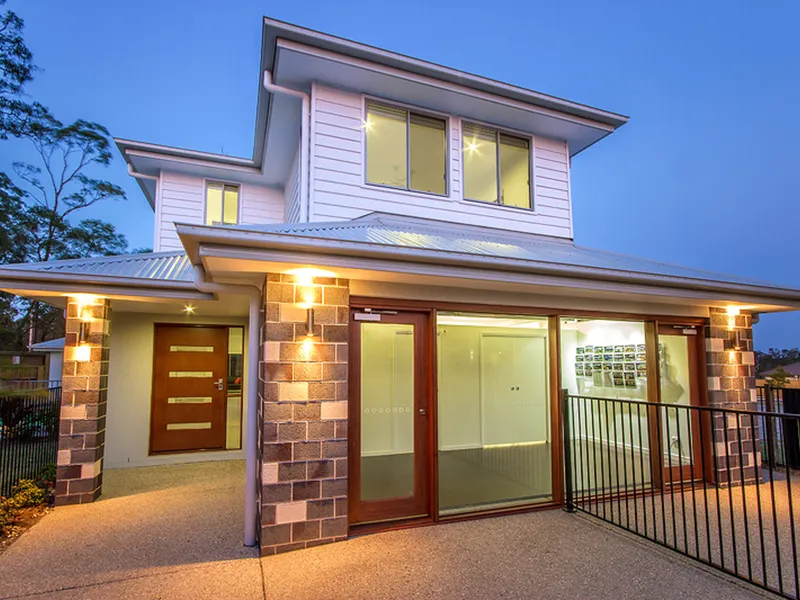 STUNNING HOME WITH IN-GROUND POOL! AND DUCKED   AIR CON PERFECT FOR THIS SUMMER HEAT!