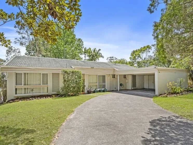 Large house suitable for dual living. 4 bedrooms + 4 separate living areas.