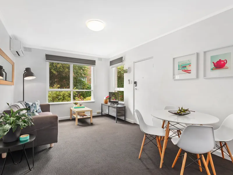 A Striking Statement of Contemporary Ease