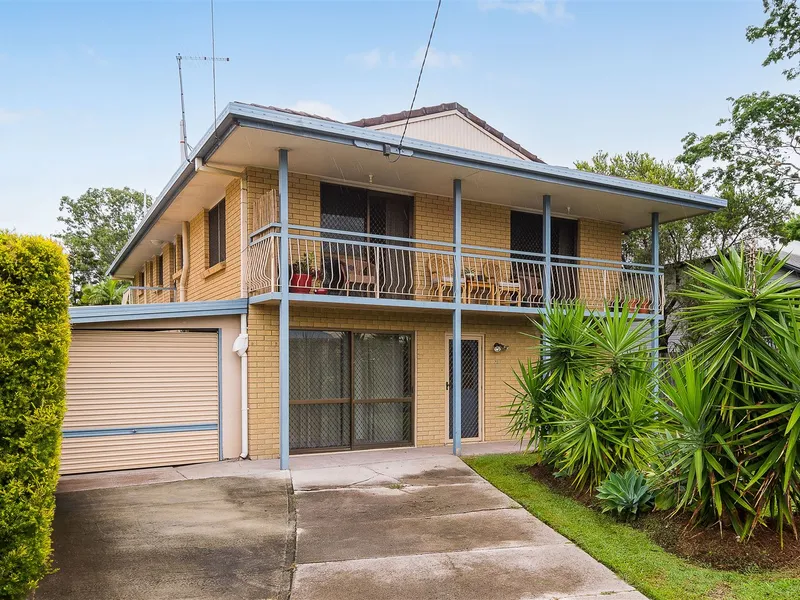 Prime Position, Less than 200m to Oxley's Shopping Hub
