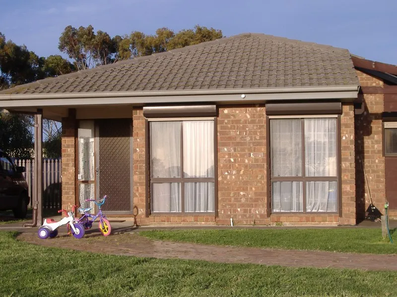 FANTASTIC COUNTRY LOCATION - RARE OPPORTUNITY