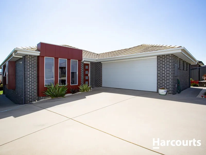 Family Estate Living in the Orchards