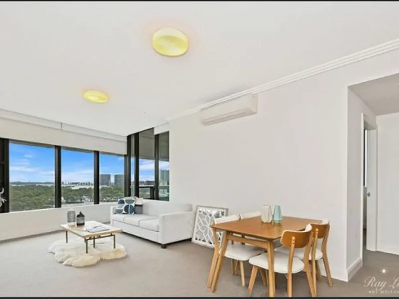 Contemporary 2 Bedroom Apartment with fantastic view