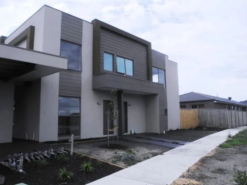 2 BEDROOM LIVING IN PRIME LOCATION!