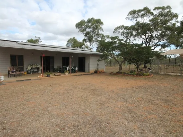 Peaceful acreage just minutes from the Weir