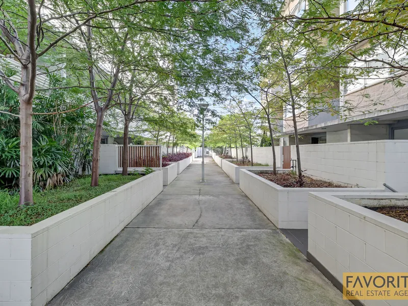 MODERN APARTMENT IN SECURE COMPLEX - INSPECTION BY APPOINTMENT ONLY