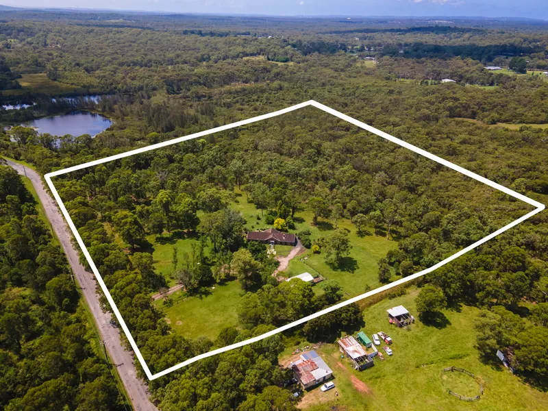 10 Acres. Future IN1 Industrial Zoning.Close To M1 Motorway,Luxury 4 Bed Res.It Simply Does Not Get Better . Investors Developers Take note.       