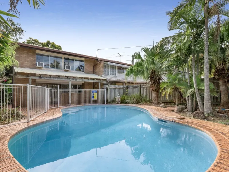 FAMILY HOME IN A LEAFY HILLTOP POSITION
