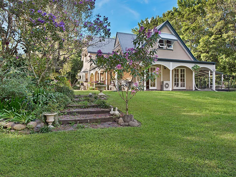 ‘Closeburn Cottage’ - Enchanting Storybook Cottage on the banks of Cedar Creek