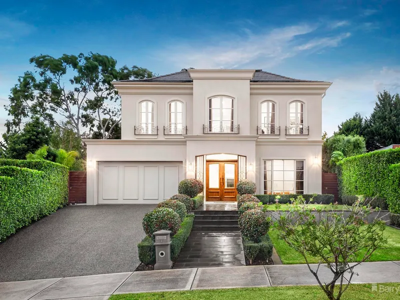 Spectacular Residence with City Skyline Views