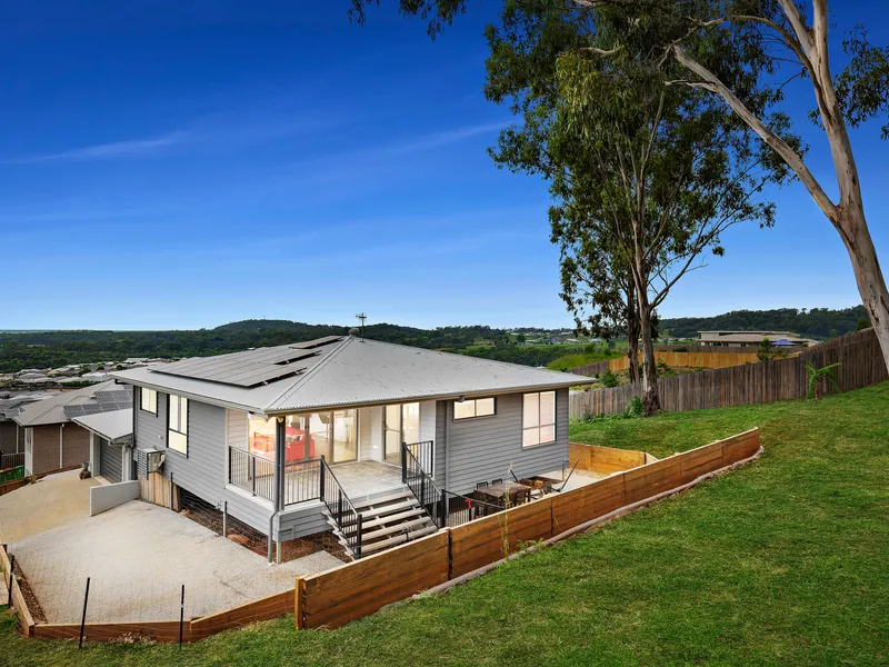 MODERN HOME WITH PANORAMIC VIEWS ON 2056m2