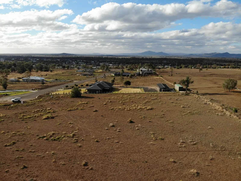 OUTSTANDING VIEWS ON THIS LARGE LOT