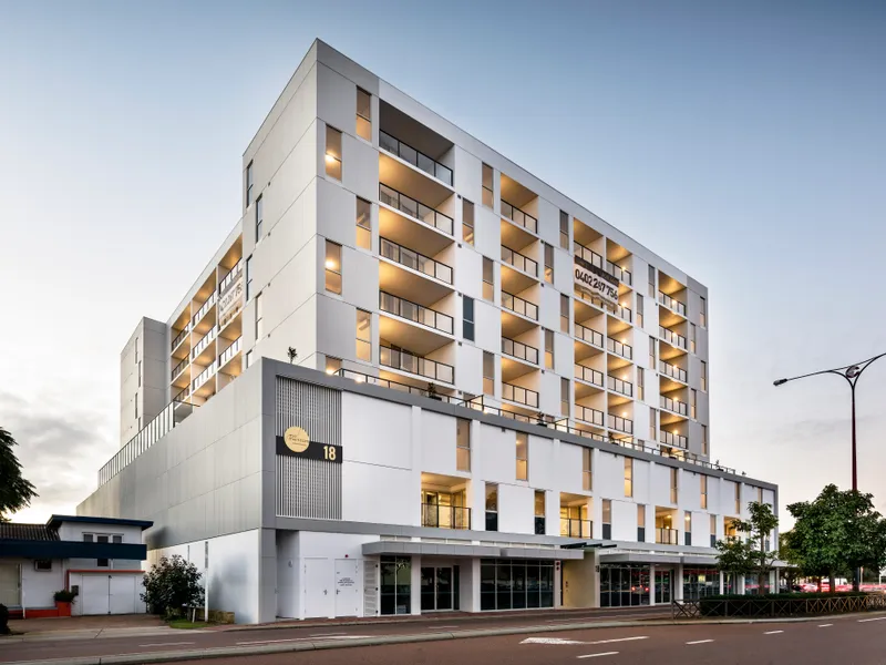 2 BEDROOM UNIT OPPOSITE CAROUSEL SHOPPING CENTRE!