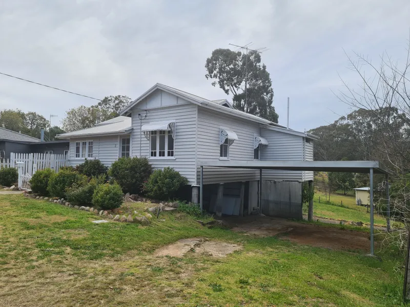 Charming Gable in Outstanding Location!