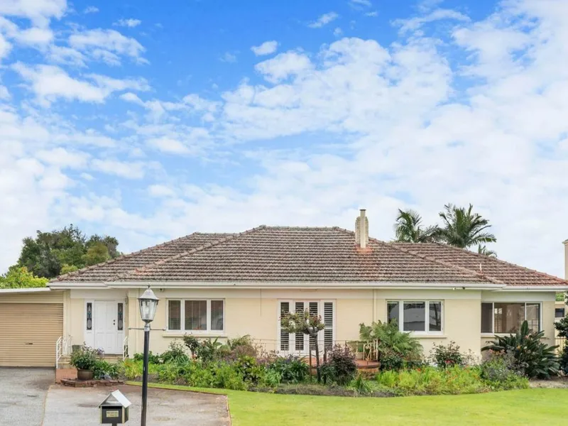 4X2 MAIN HOUSE PLUS 1x1 STUDIO