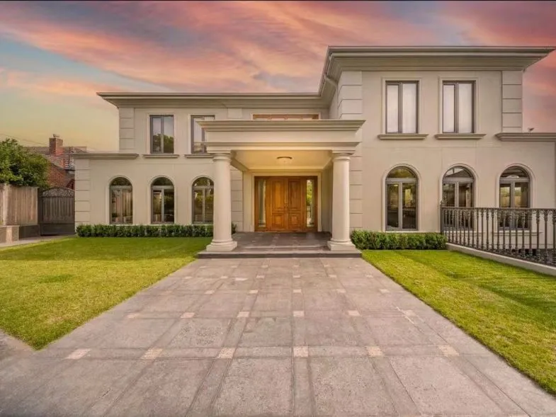 Prized & Luxurious Bayside Lifestyle