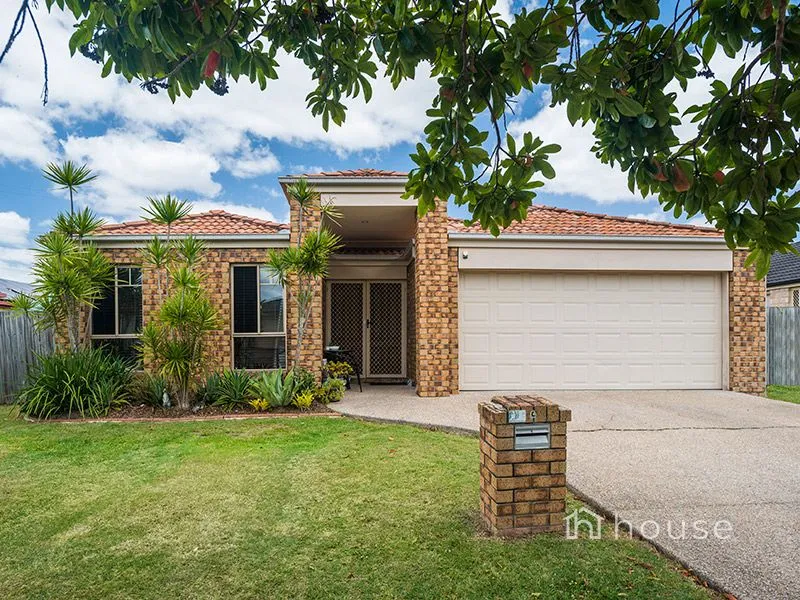 ROOM TO MOVE - SPACIOUS FAMILY HOME