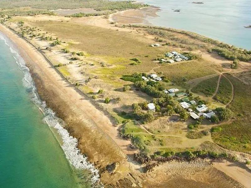 Beachfront Block On Facing Island
