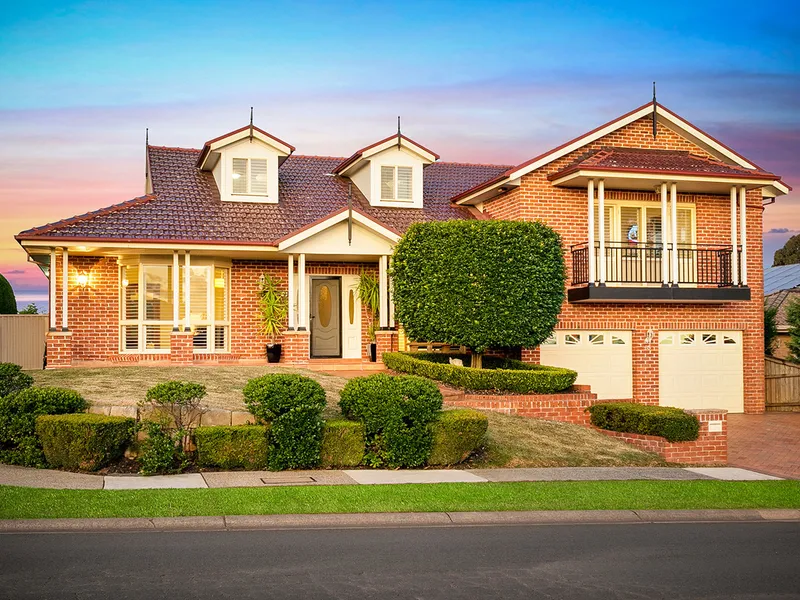 Large tri level family home on 747sqm corner block with an inground pool!