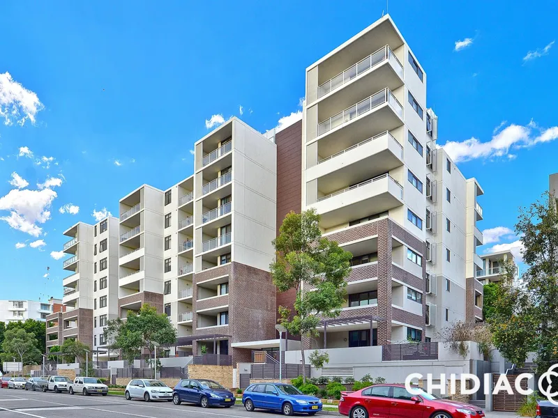 Large entertainers balcony | Plenty of natural sunlight