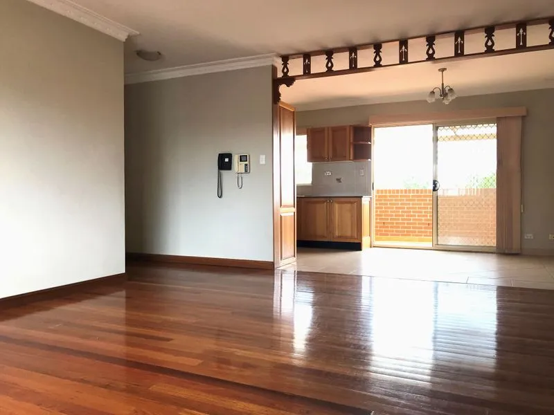 Huge 3 bedroom unit with Lock Up Garage